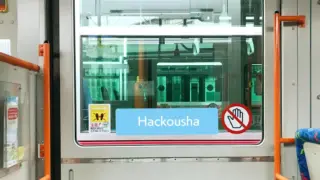 05.バス広告｜降車扉ステッカー広告