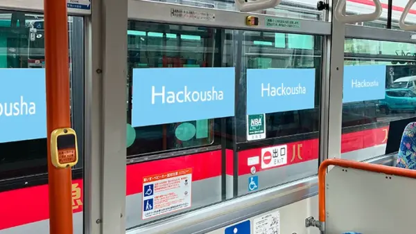 06.バス広告｜窓ステッカー広告