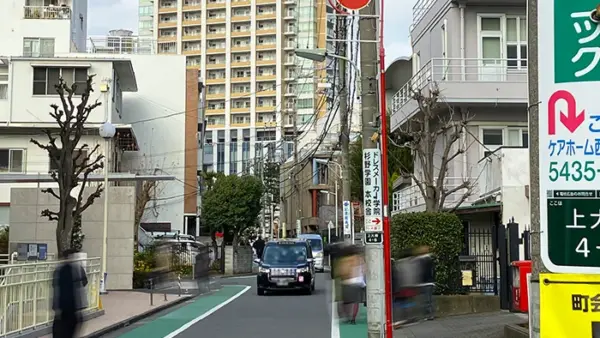 【コラム】ネット広告時代になぜ？<br>街の電柱広告が“最強の地域マーケティング”と言われる理由