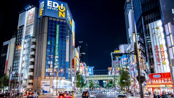 【コラム】交通広告のクリエイティブ設計『秋葉原駅編』